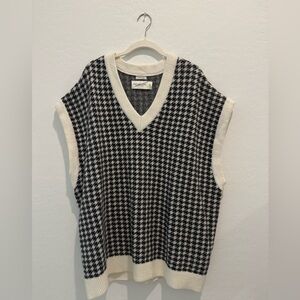 Abercrombie & Fitch Black and White Houndstooth Sweater Vest NWOT